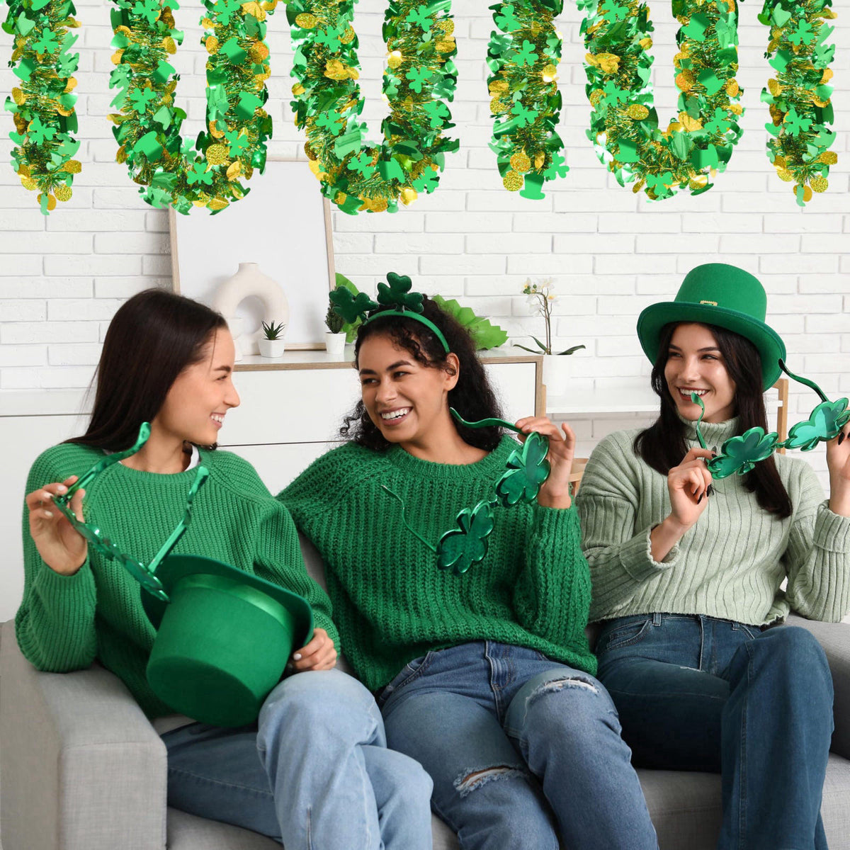 Palonu 50FT St. Patrick's Day Tinsel Garland Green Shamrock Gold Coins Metallic Tinsel Twist Garland for Irish Saint Pat