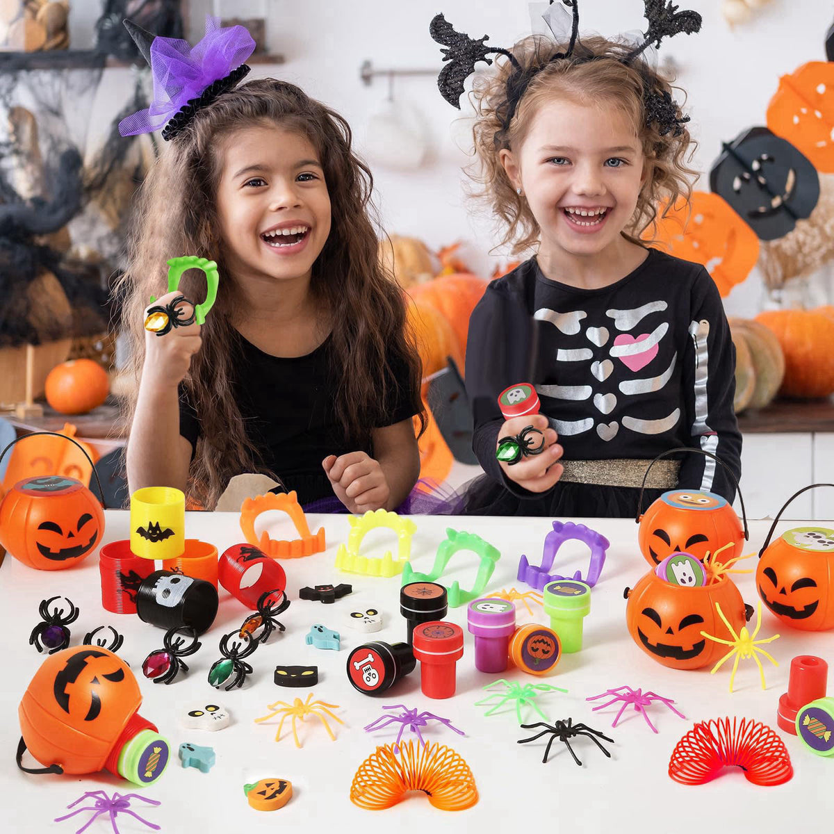OCHIDO 168pcs Halloween Party Favors for Kids, Prefilled Pumpkins Halloween Toys – close-up detail