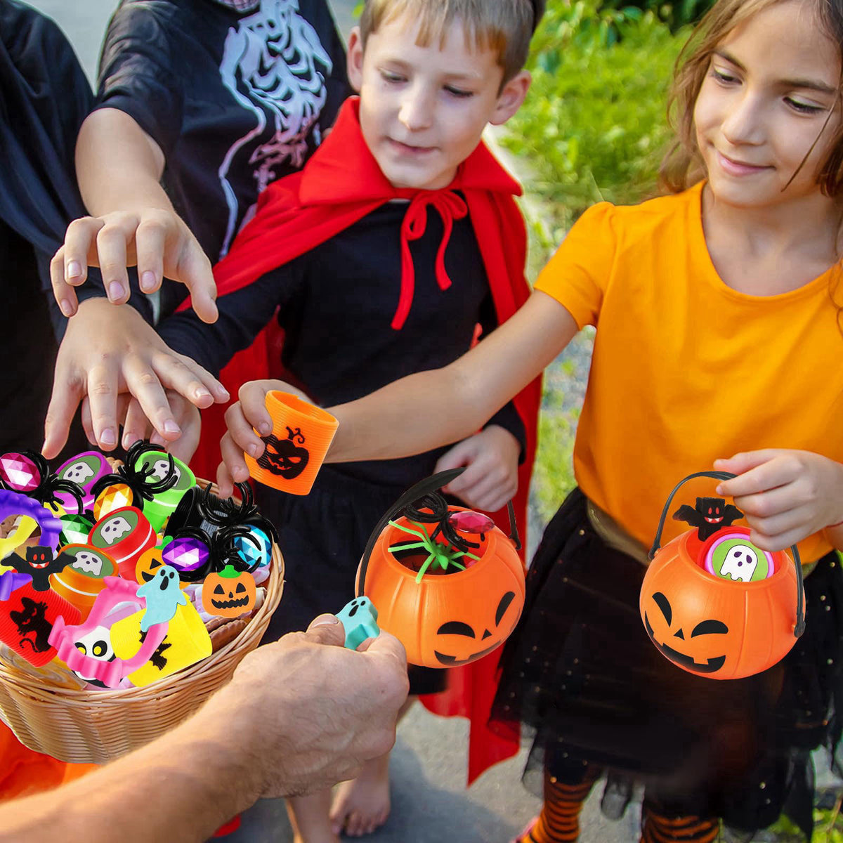 OCHIDO 168pcs Halloween Party Favors for Kids, Prefilled Pumpkins Halloween Toys – full view