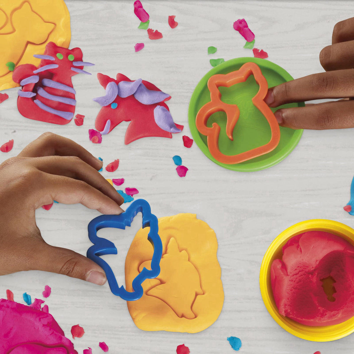 Play-Doh Party Favor Pack, Bulk 24 Pack of Modeling Compound with Cutters, Classroom Supplies for Arts & Crafts, Birthda
