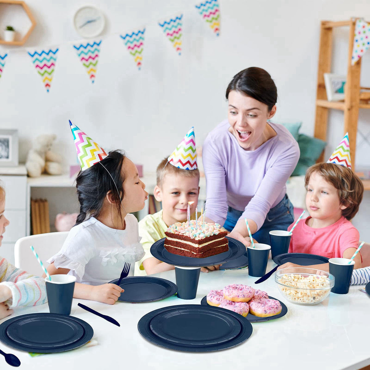 TWOWYHI 228PCS Navy Blue Party Supplies Set for 30 Guests Paper Plates Set – close-up detail