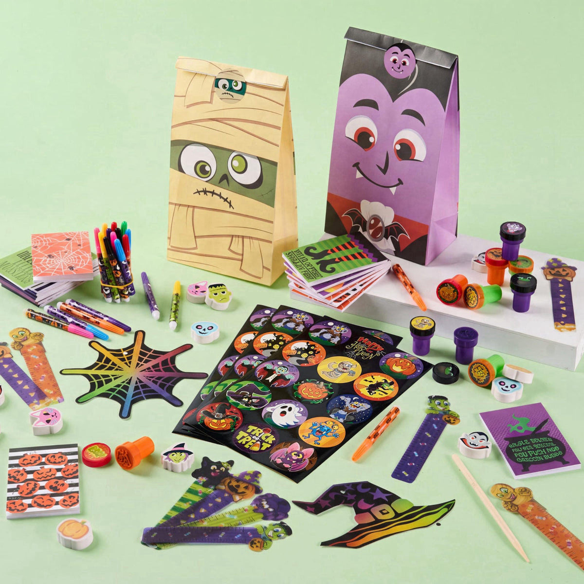 JOYIN – Multi-Item Party Favor Packs on display