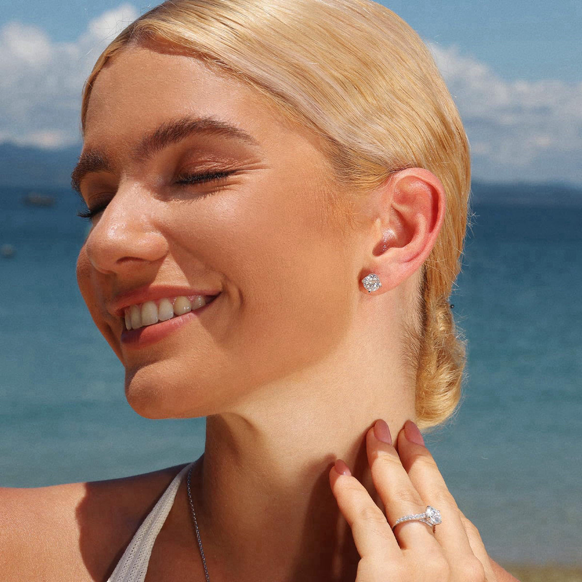 KRKC&CO KEEP REAL KEEP CHAMPION KRKC&CO Lab Grown Moissanite Stud Earrings for Women, Hypoallergenic – packaging and lab