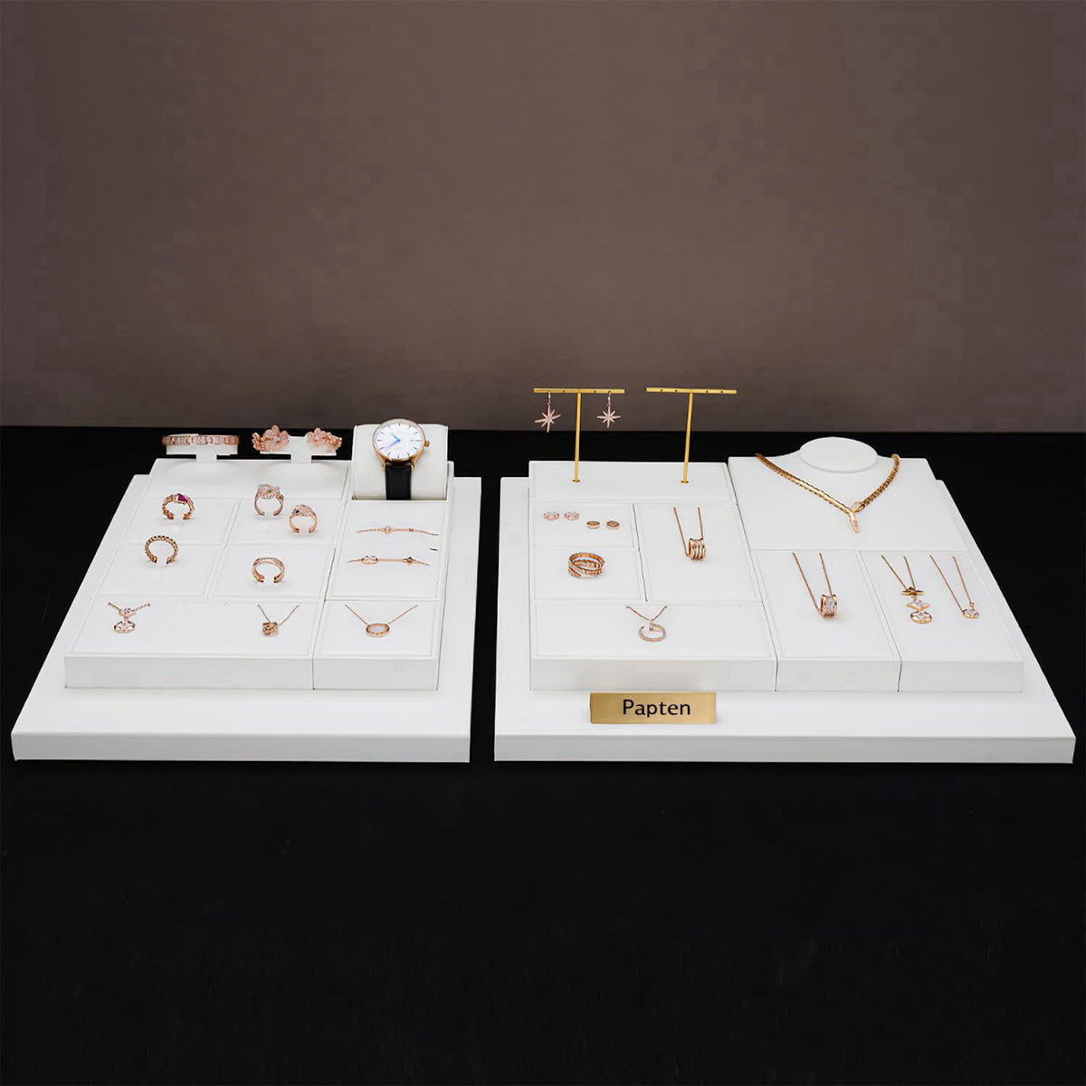 Papten – Jewelry Towers on display