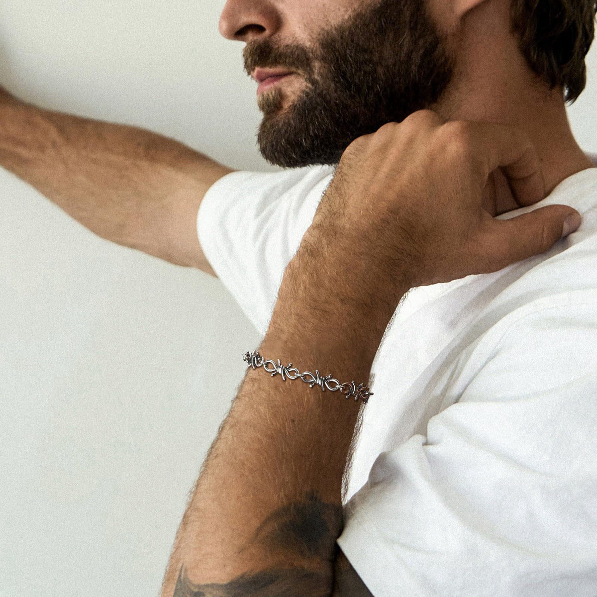 HZMAN Barbed Wire Bracelet for Men Biker Gothic Punk Stainless Steel Link Bracelet Jewelry Gift – close-up detail in Bar