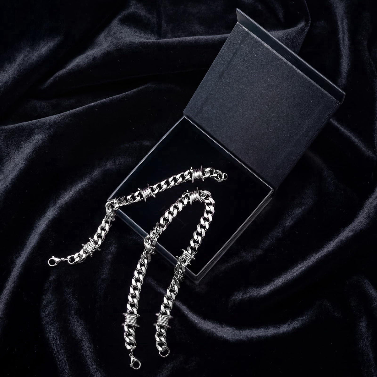 Kigeli – Jewelry Sets on display