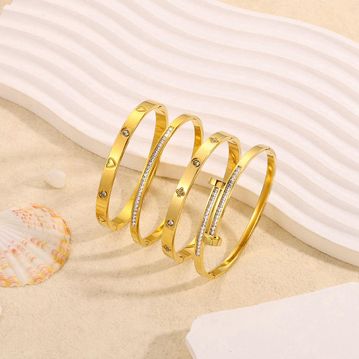 Camhanno – Bangle on display