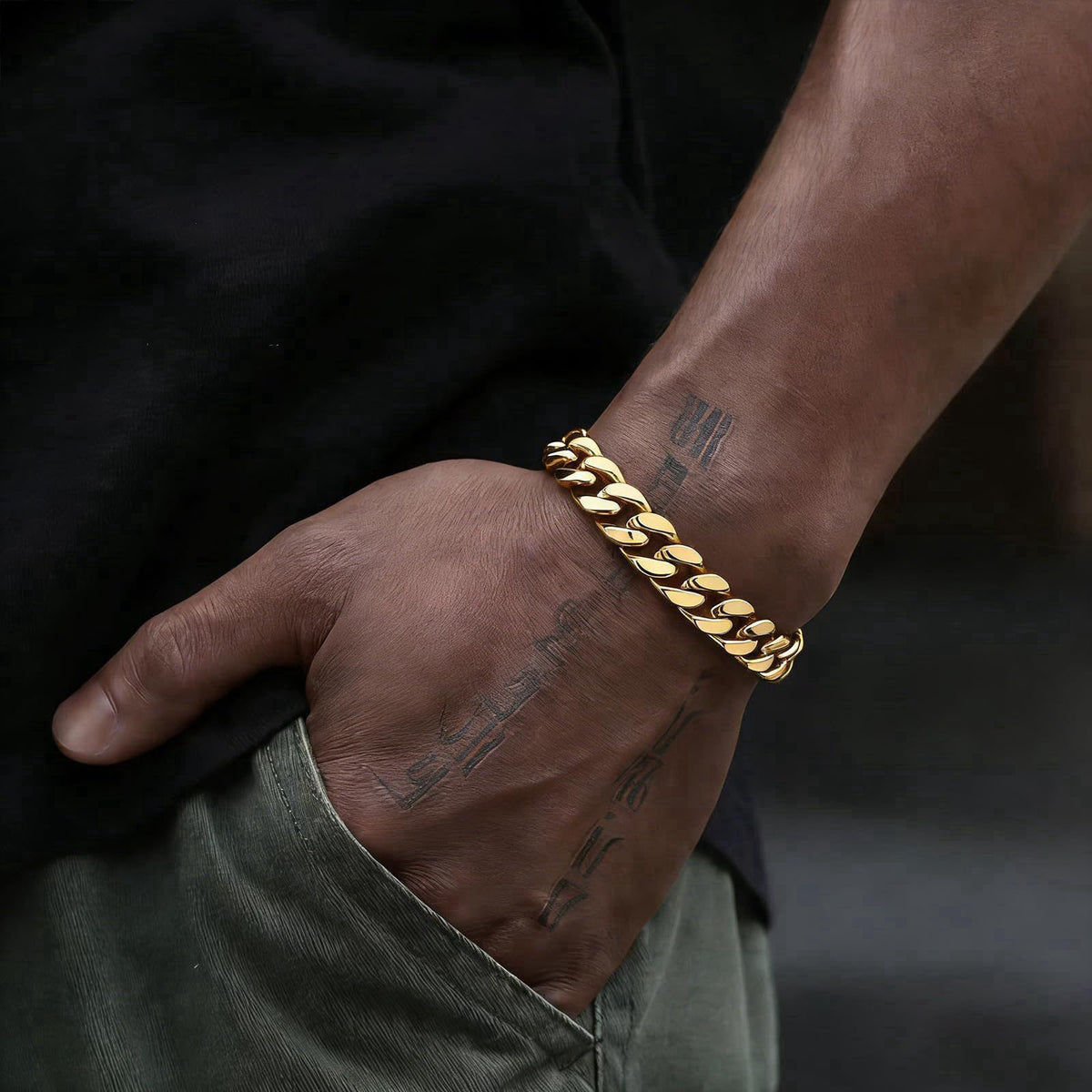 DODIY Cuban Link Bracelet for Men - Hand Chain Wrist Bracelet Jewelry – close-up detail in 11MM Gold