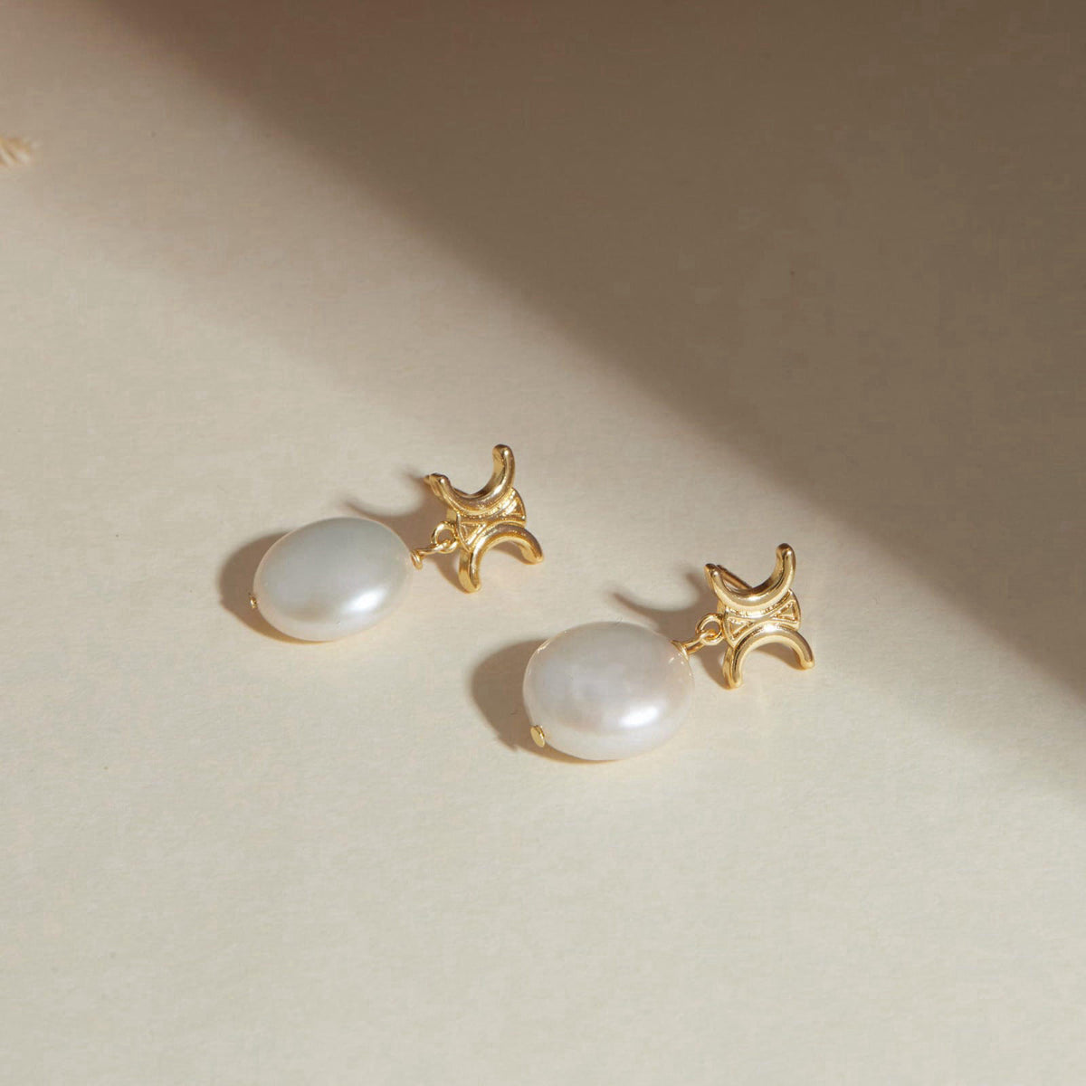 IDOKAWA Baroque Pearl Drop Earrings for Women, Gold Modern Stud 18K Gold Plated 925 Sterling Silver Post, Minimalist Sta