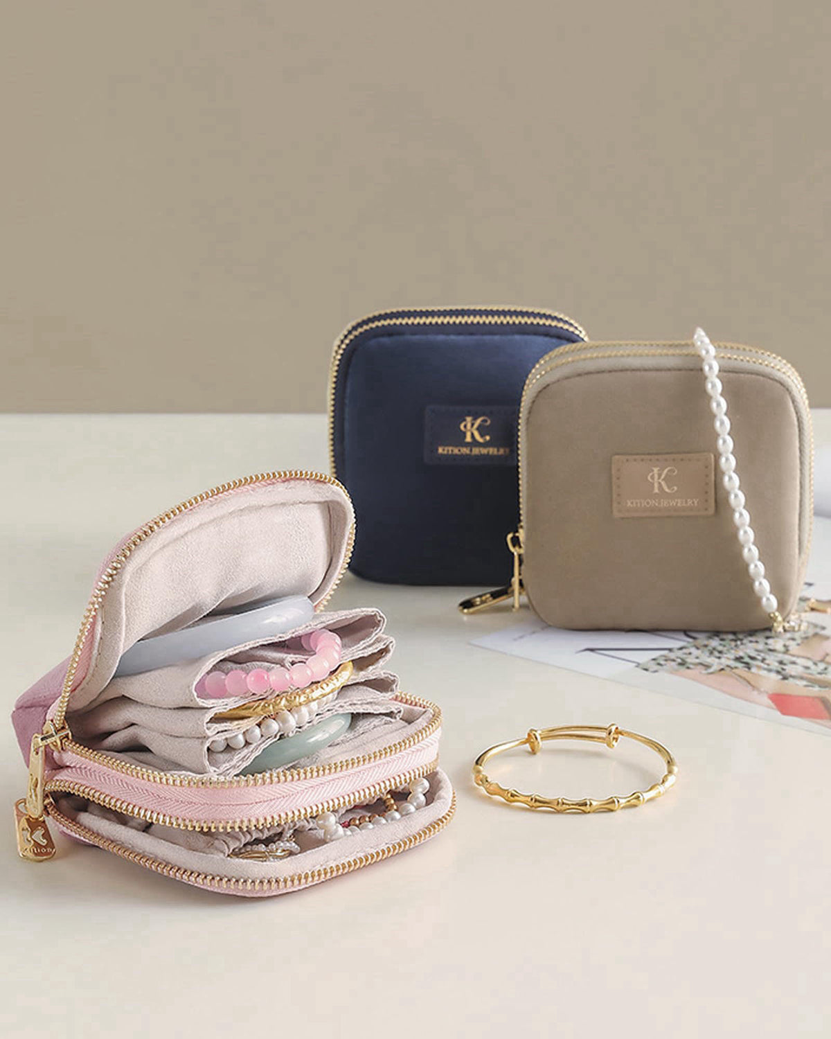 WOOMADA Velvet Travel Jewelry Organizer Case(Navy) – close-up detail