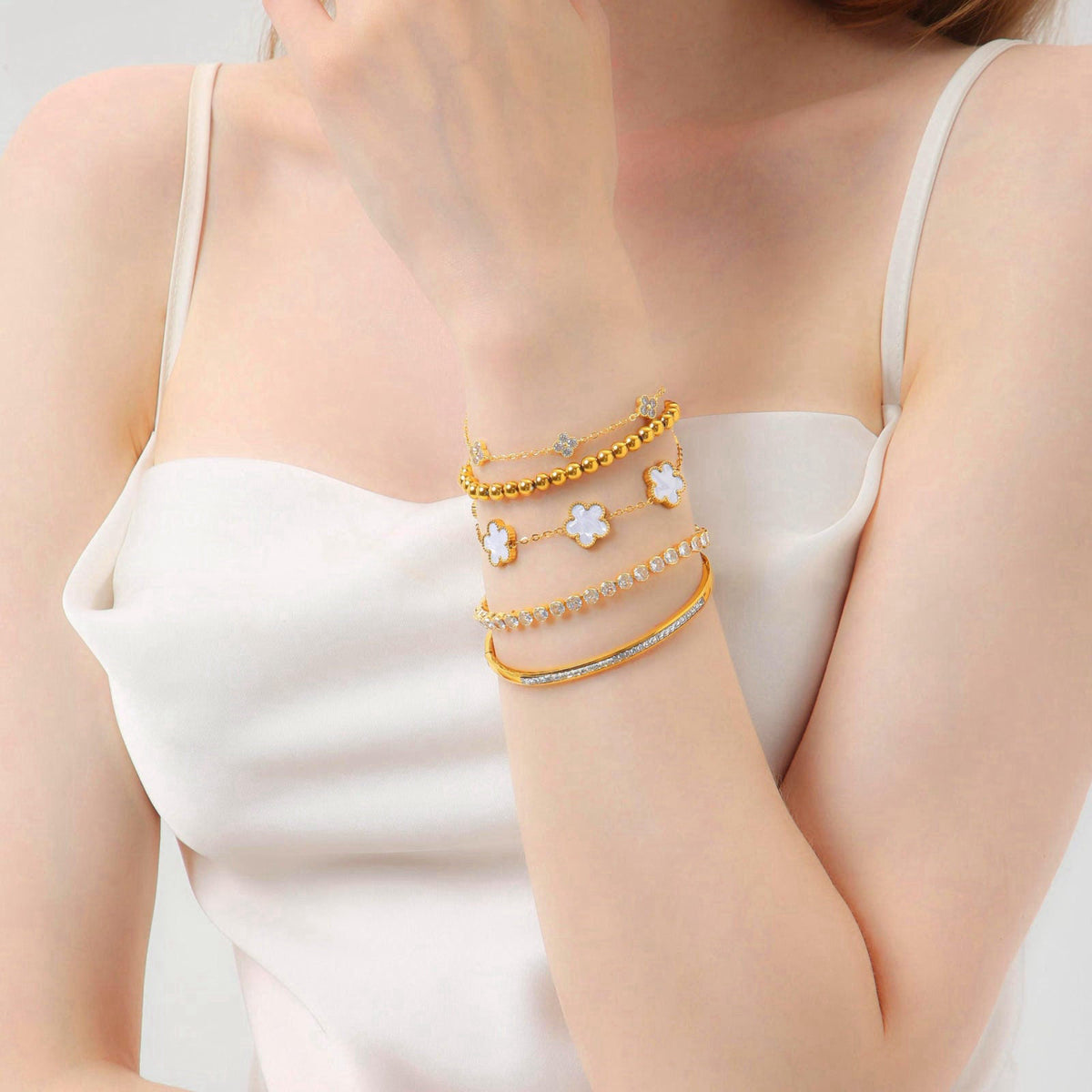 SLYSZMC 18K Gold Plated Clover Bracelet Set for Women - Four Leaf Lucky Clover Stackable Bracelets, Adjustable Beaded Ch