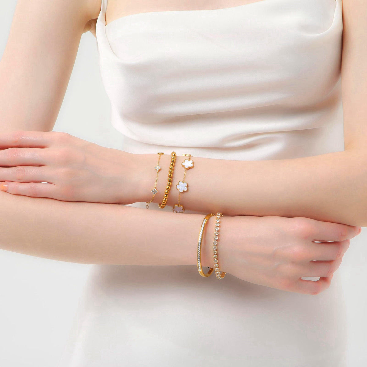 SLYSZMC 18K Gold Plated Clover Bracelet Set for Women - Four Leaf Lucky Clover Stackable Bracelets, Adjustable Beaded Ch