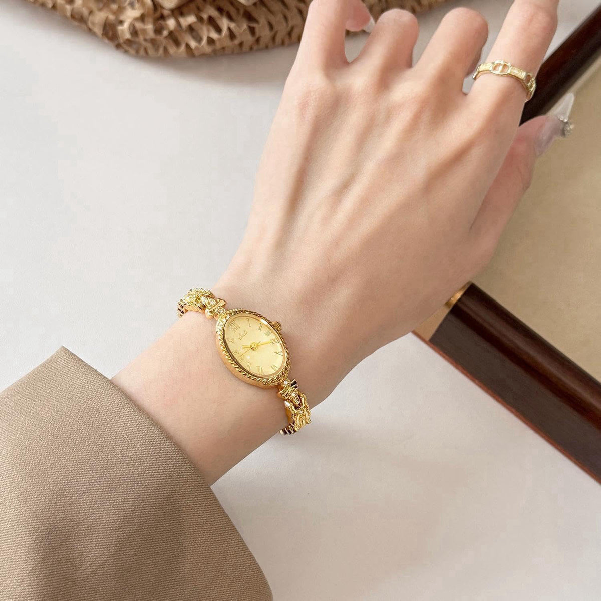 CARLIEN Fashion Vintage Gold Oval Quartz Watches for Women - Alloy Steel Band Slim Bracelet - Roman Numerals Numbers - D