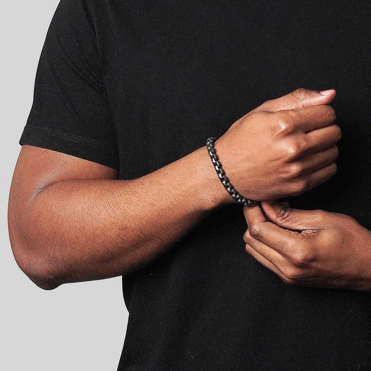 Invicta Jewelry Men's Polished Box Chain Steel Cuff Bracelet (8mm) - 9" – full view, size One Size