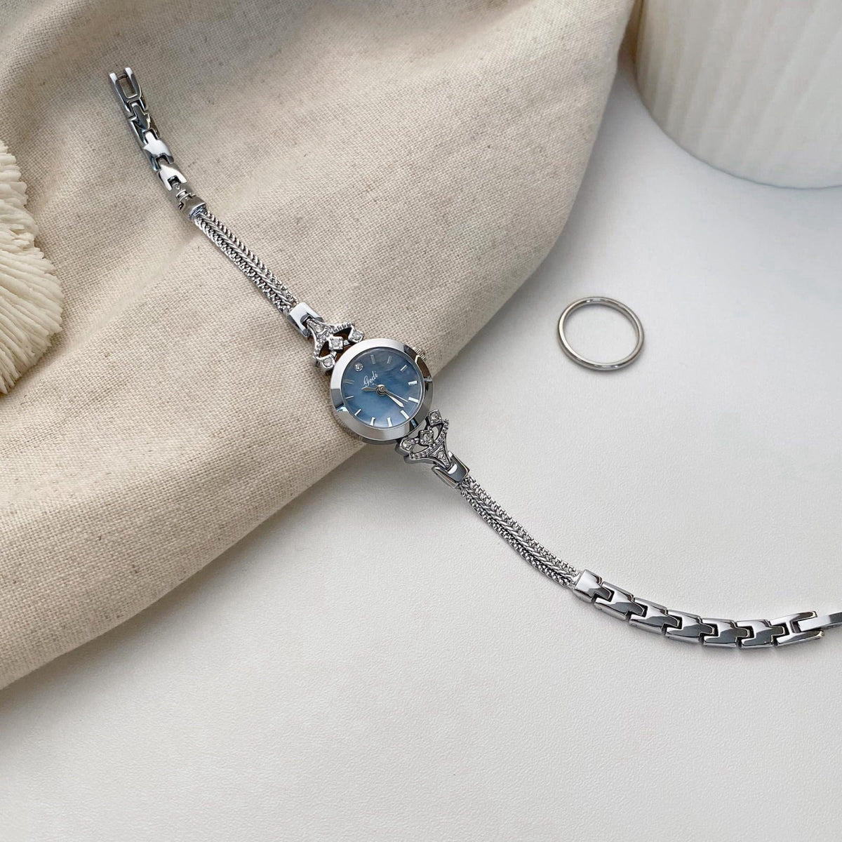 CARLIEN Womens Small Elegant Simple Luxury Rhinestone Pearl Dial Quartz Watch Lightweight Alloy Steel Mesh Strap Fashion