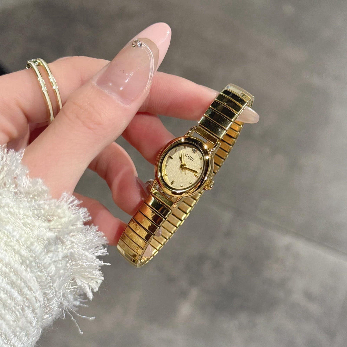FANMIS Small Gold Watches for Women Oval Dial Leather Band Dress Wristwatch – back view and specifications