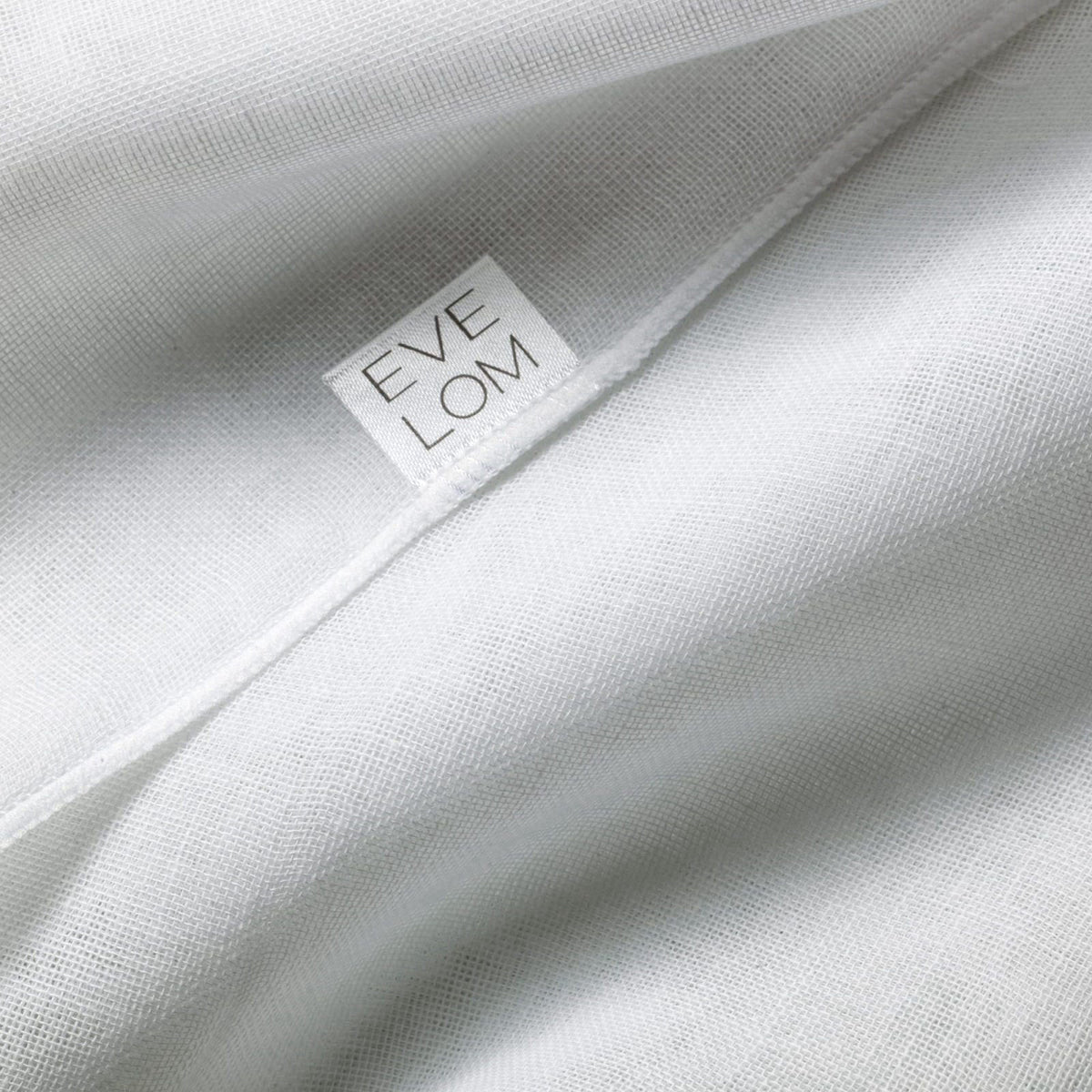 EVE LOM Muslin Cloth - Facial Cleansing Cloth, Set of 3 – packaging and label