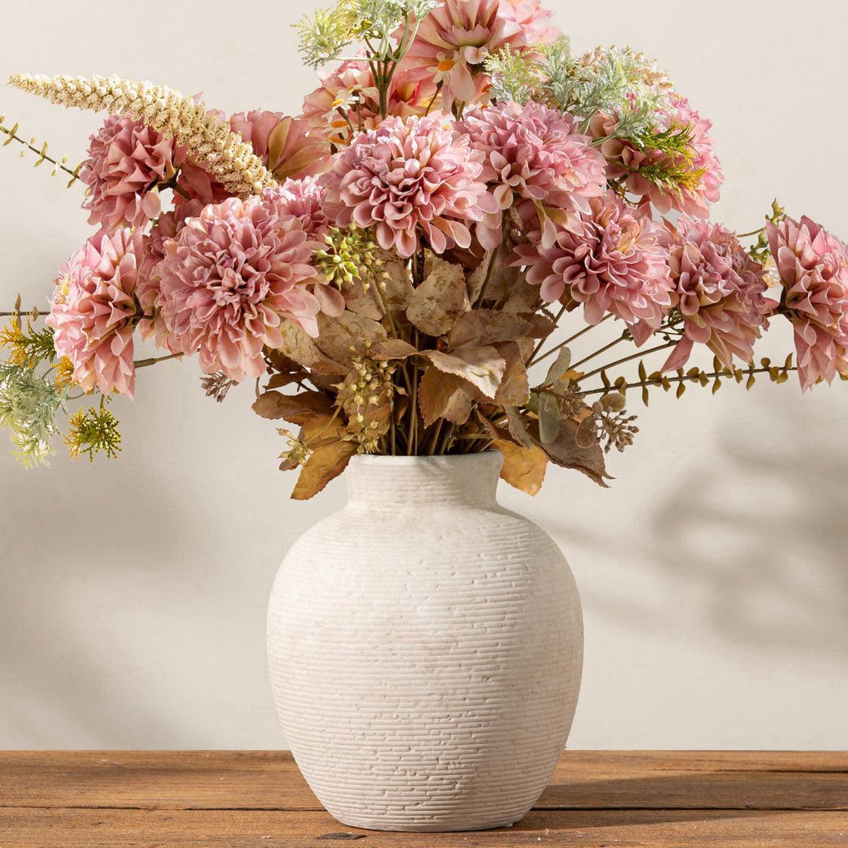 Vanselia – Vases on display