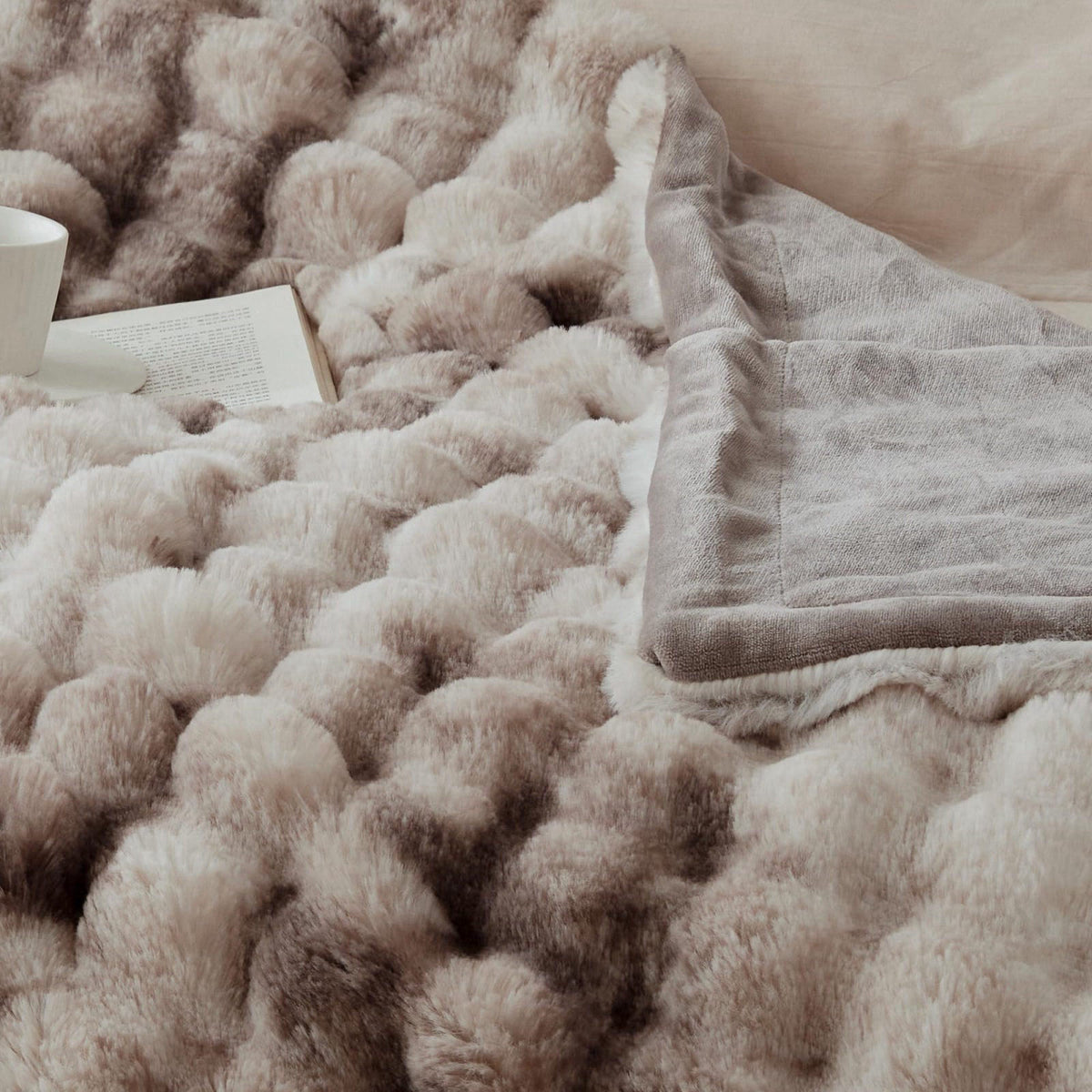 COOVA Soft Bubble Faux Fur Throw Blanket, 50"x60", Tie-dye Brown – alternate angle