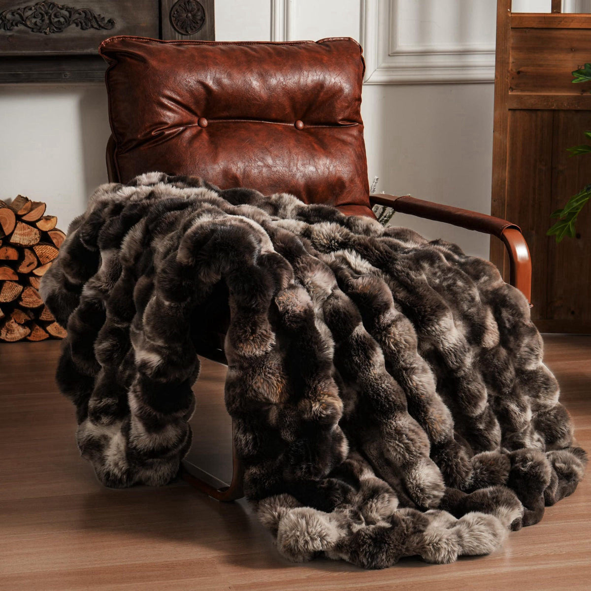BENVWE Fluffy Faux Fur Throw Blanket for Couch, Soft Plush Thick Cozy Fuzzy Luxury Minky Bubble Blanket for Home Living 