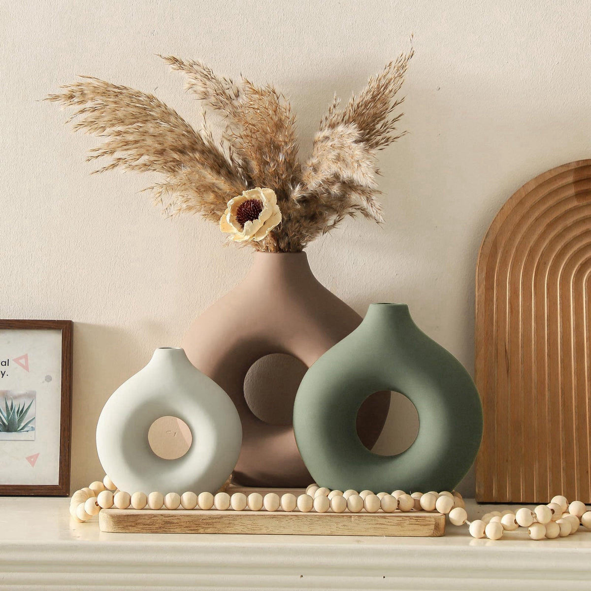 Vanselia – Vases on display