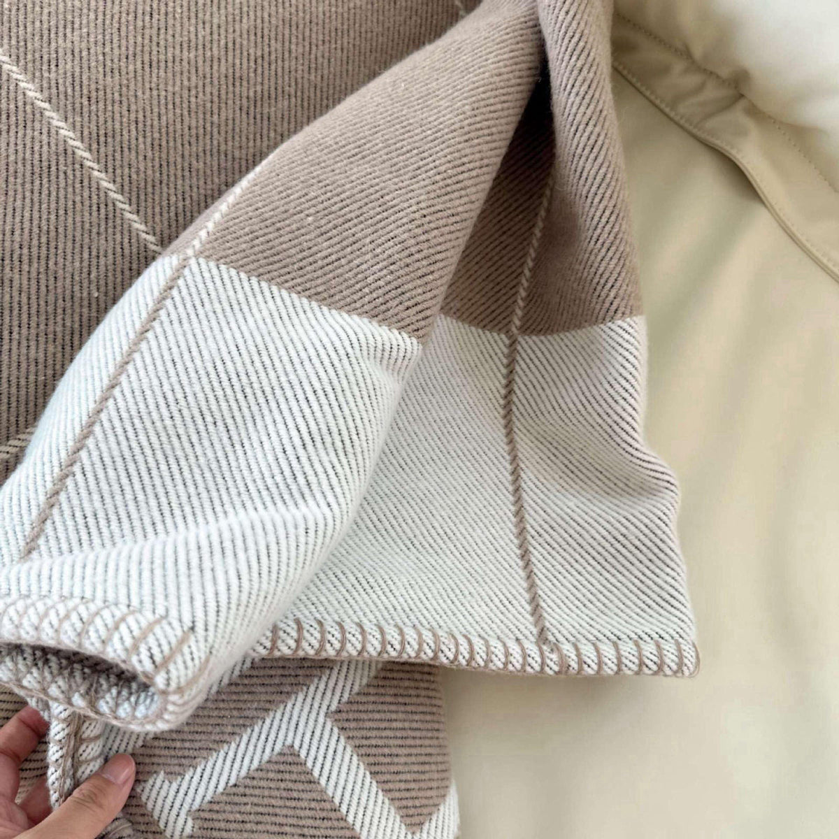 Fcteap – Throws on display