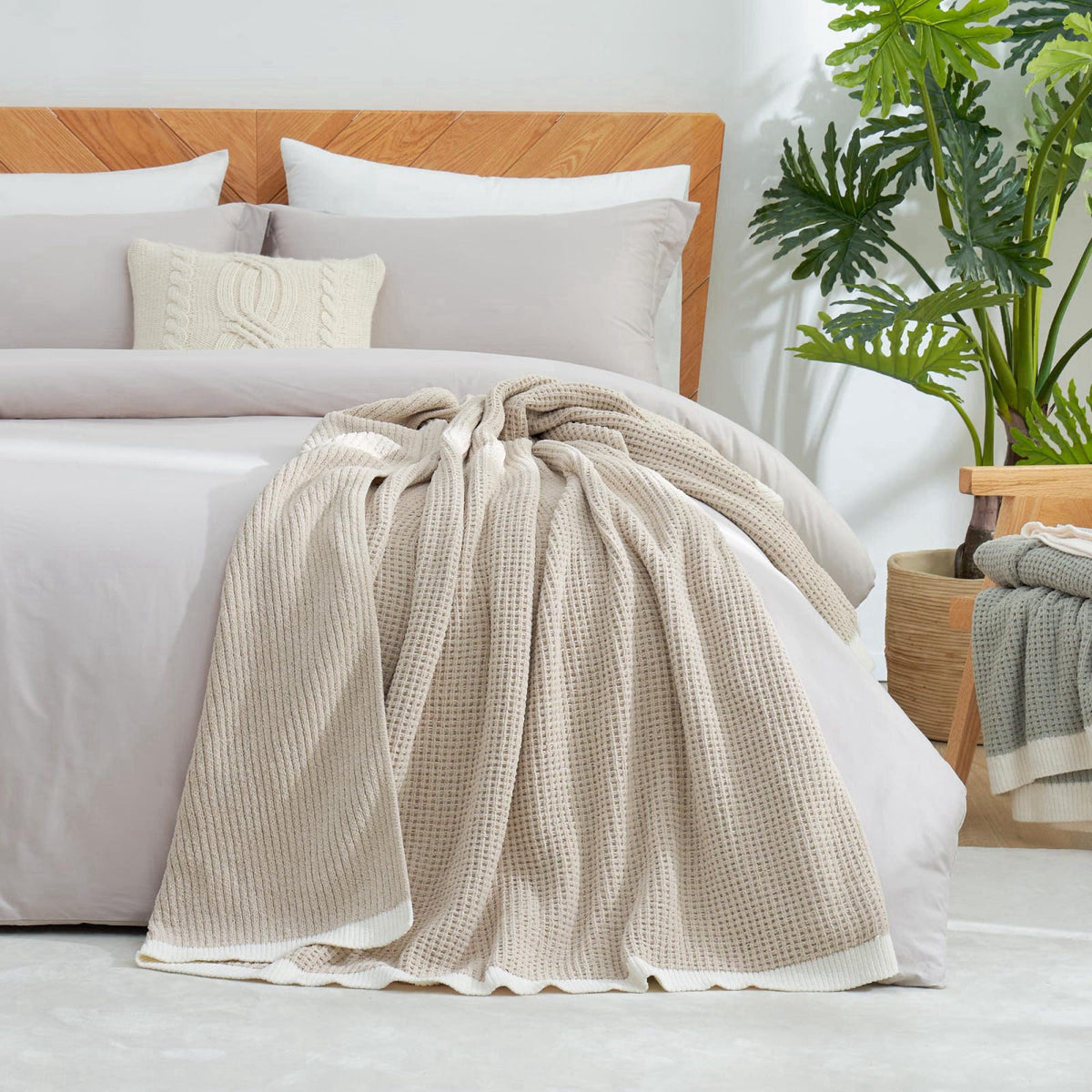 Am&eacute;lie Home – Throws on display