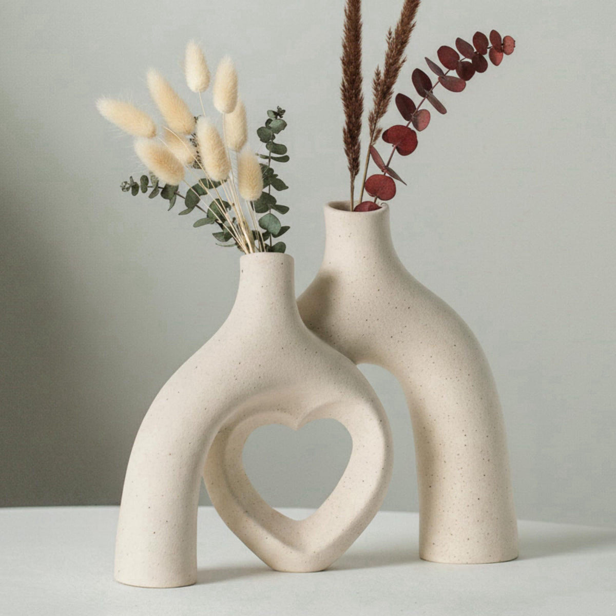 Liotww Matte Black Heart Shaped Ceramic Flower Vase – product photo (Vases)