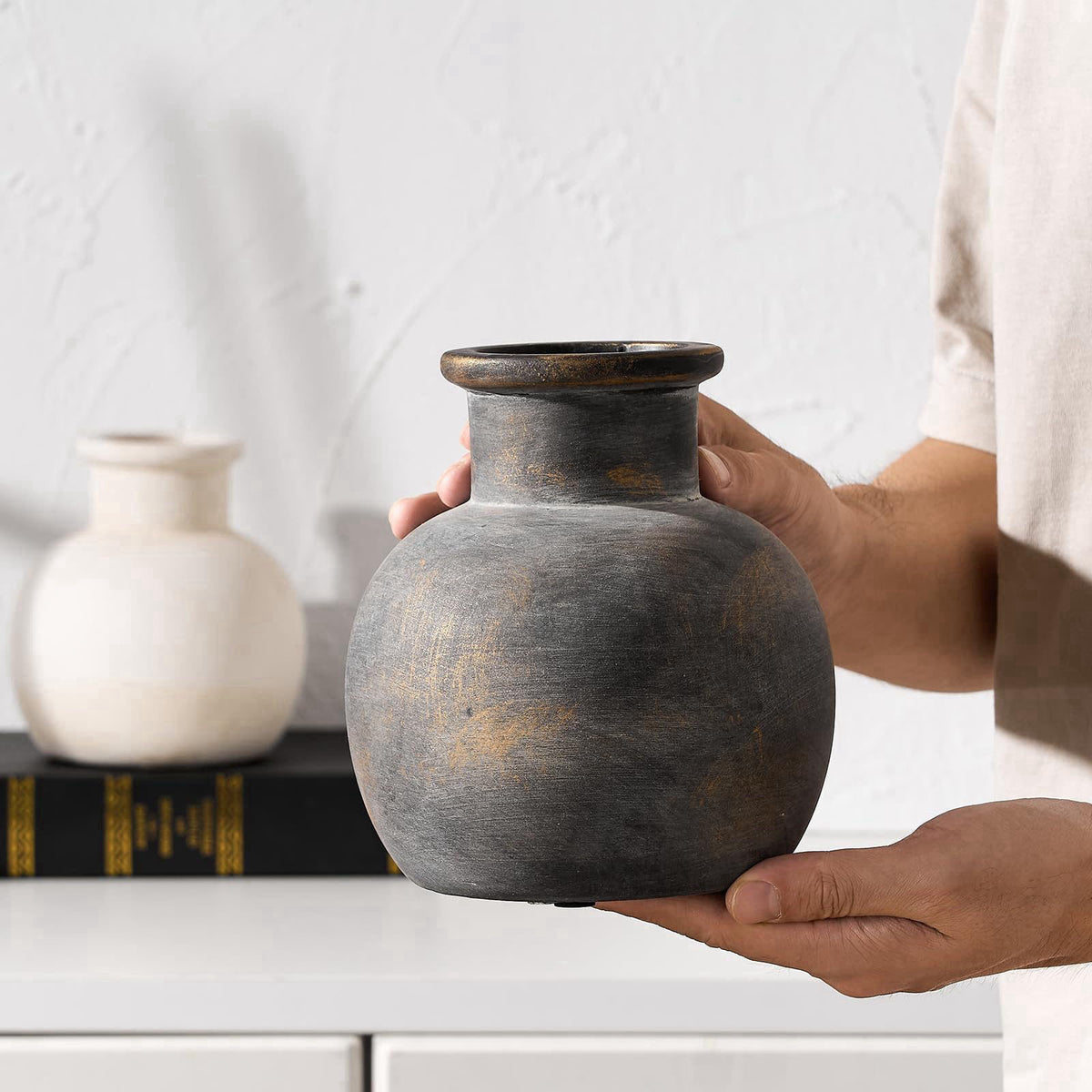 SIDUCAL – Vases on display