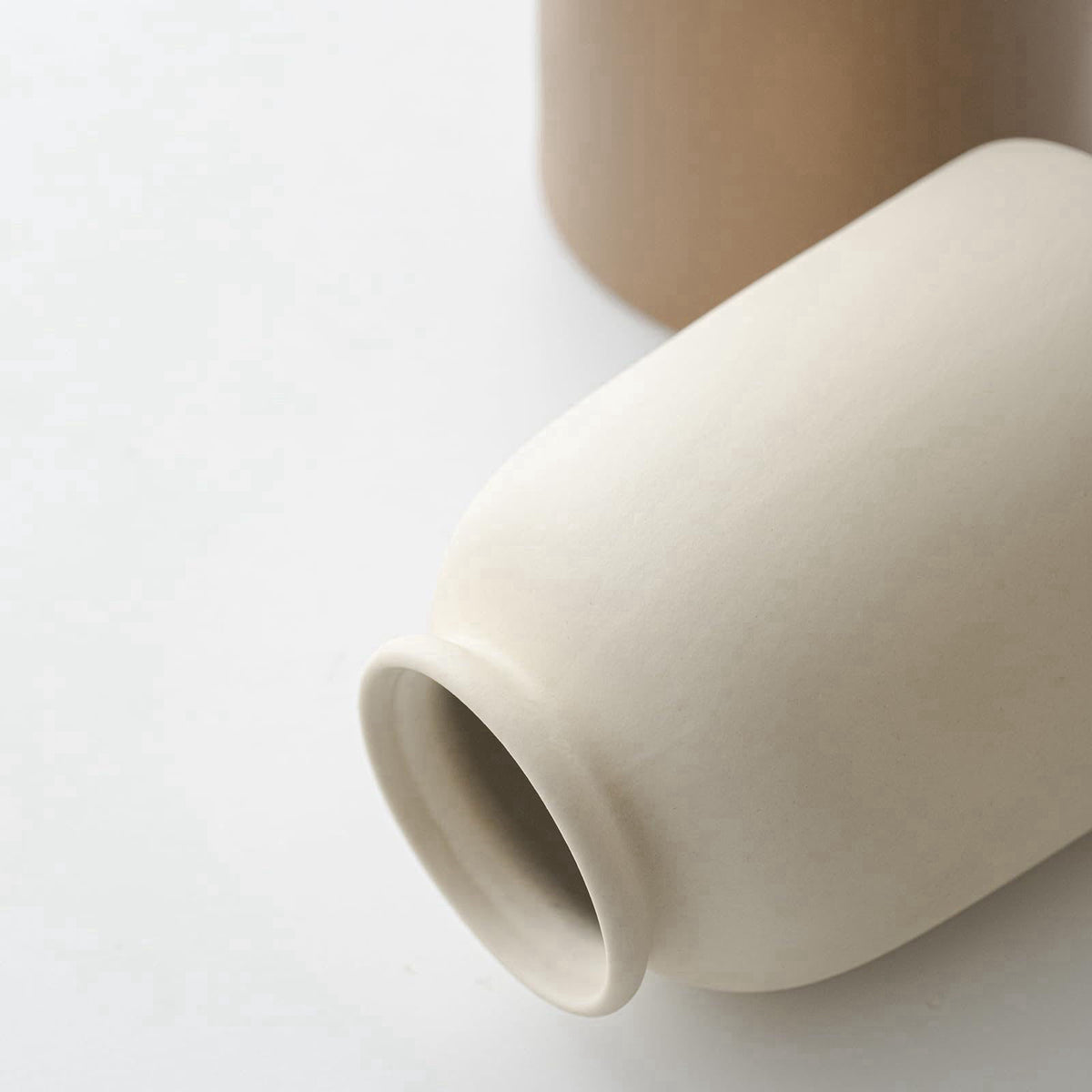 TINCTOTNIC – Vases on display