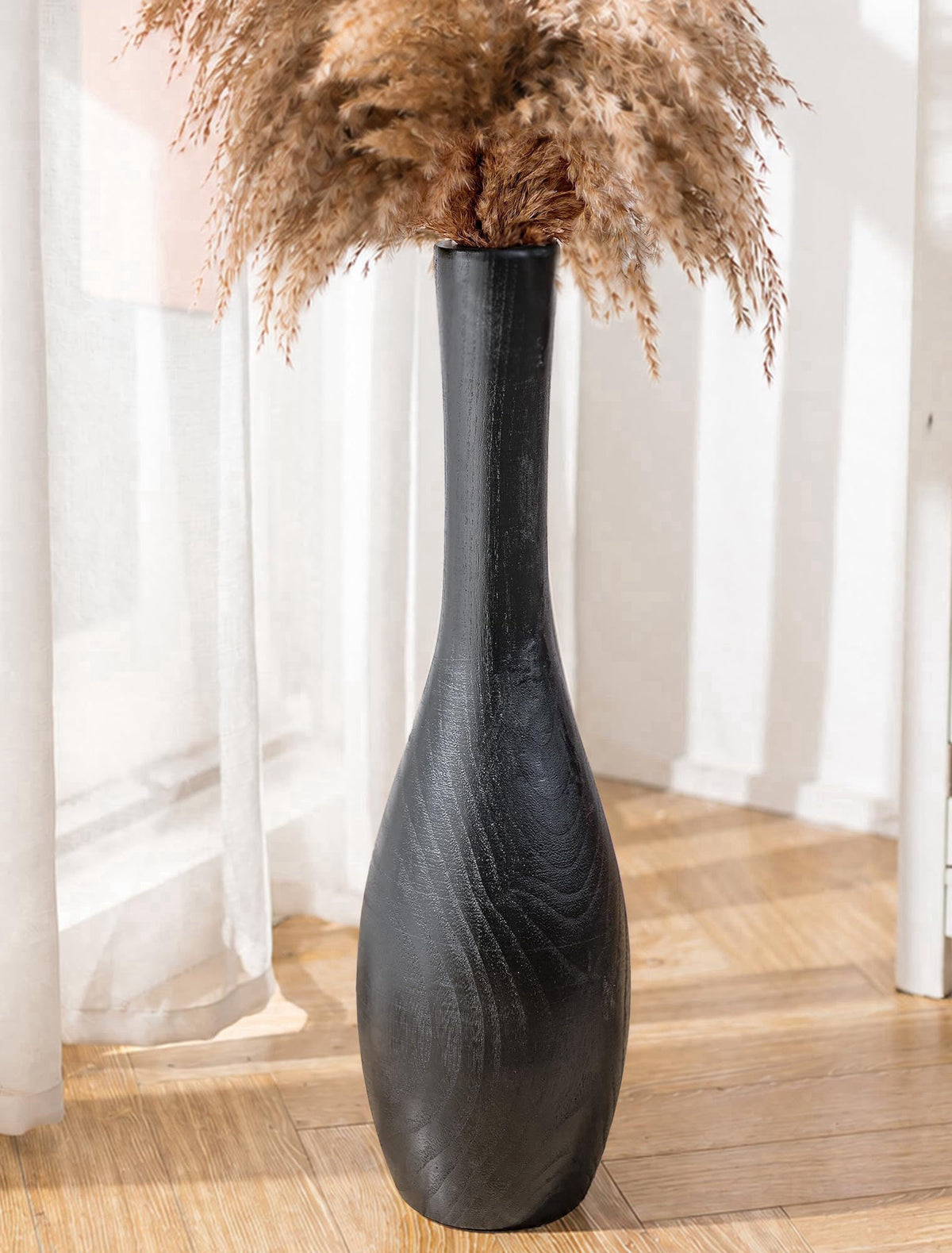 Hanobe – Vases on display