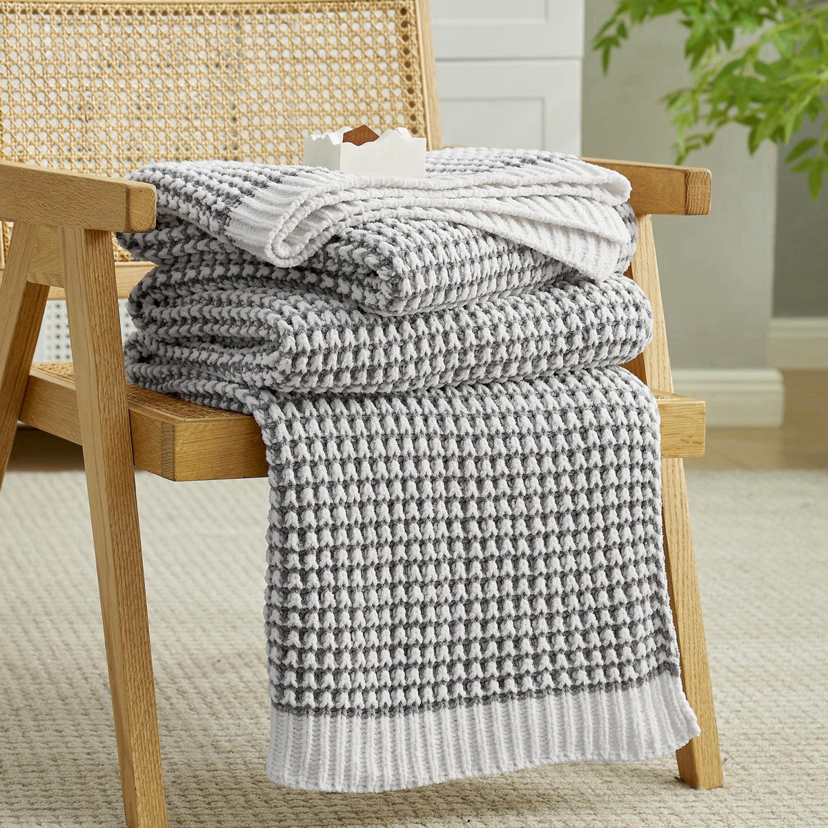 Am&eacute;lie Home Amélie Home Chenille Knit Throw Blanket for Bed Decor, Gray, 60"x80" – product photo (Throws)
