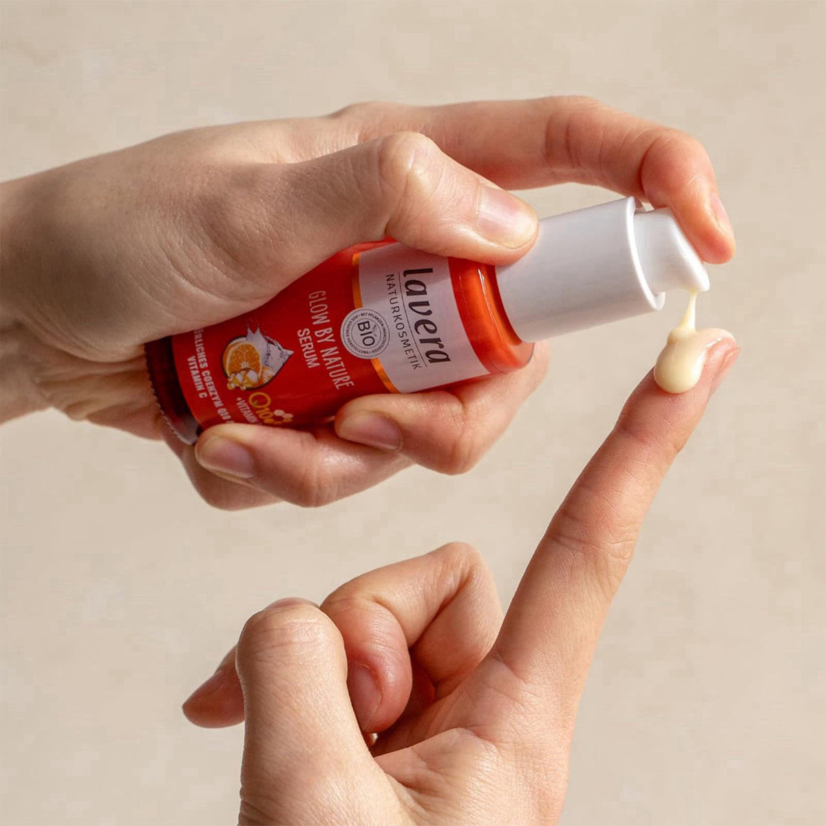 lavera Glow by Nature Serum - Face Serum with Q10 & Vitamin C for a Radiant Complexion - Moisturizing Facial Serum - Ant