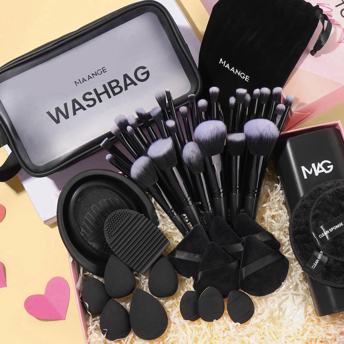 MAANGE – Brush Sets on display