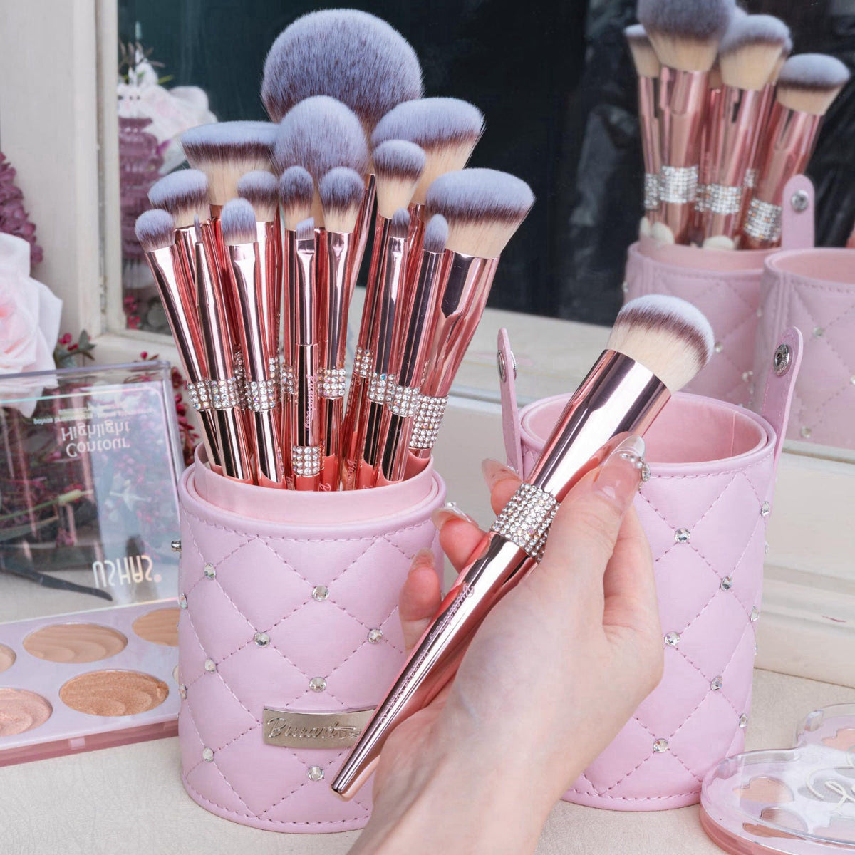 Bueart Design 16Pcs Professional Makeup Brushes Set with Elegant Holder – packaging and label