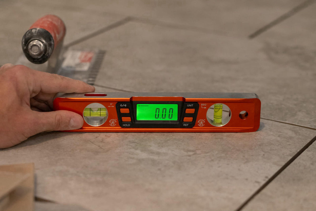 Swanson Tool Co SVT200 9 Inch Savage Digital Magnetic Aluminum Billet Torpedo Level,Orange – packaging and label