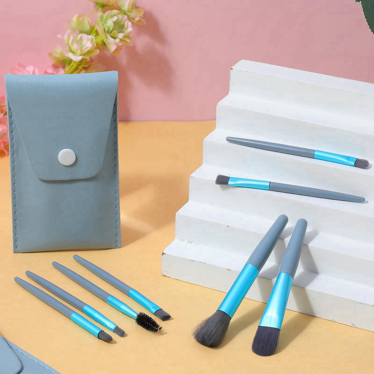 HOFURME – Brush Sets on display