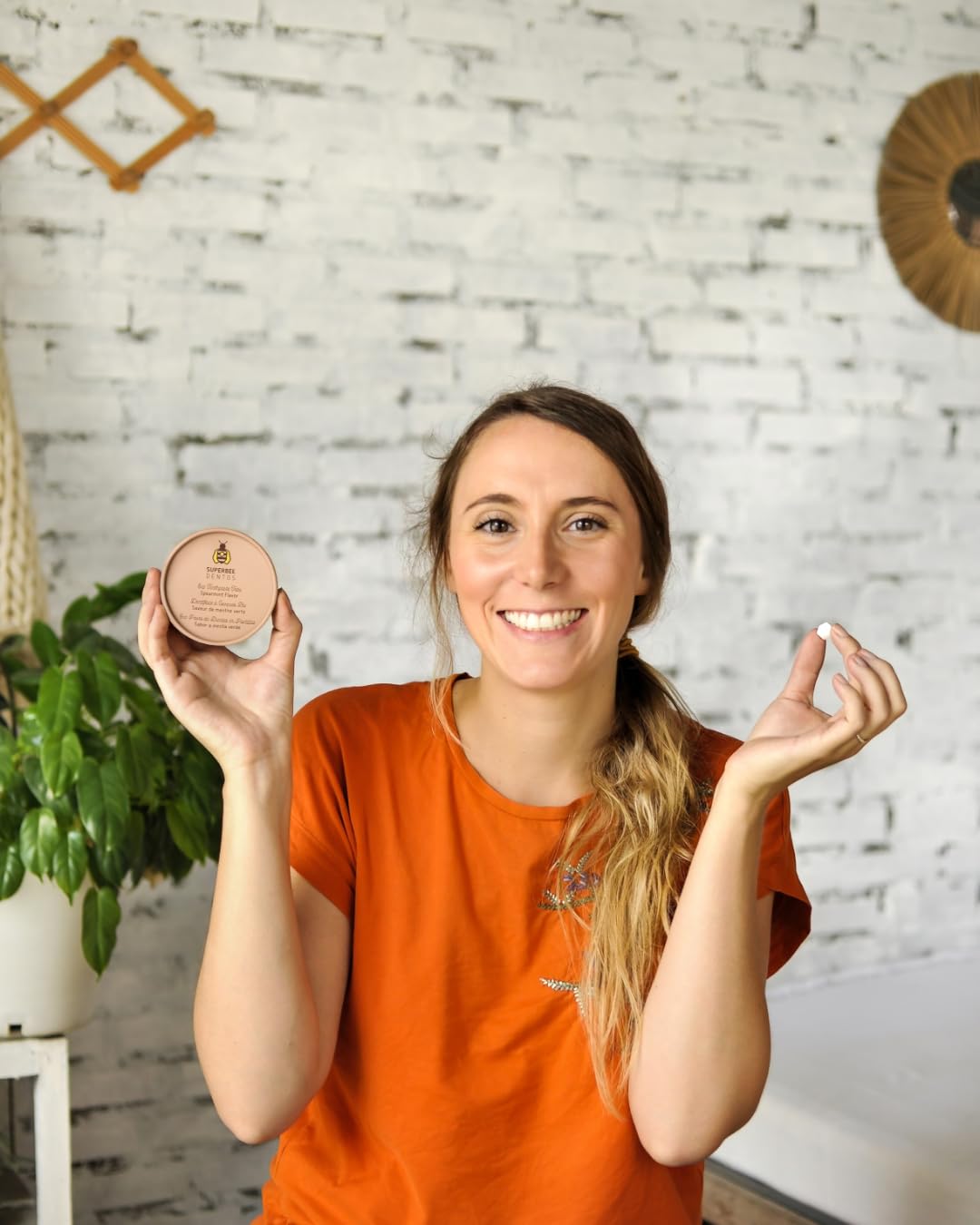 SuperBee Dentos fluoride-free toothpaste tablets in a container with 100 tablets, designed for eco-friendly oral hygiene.